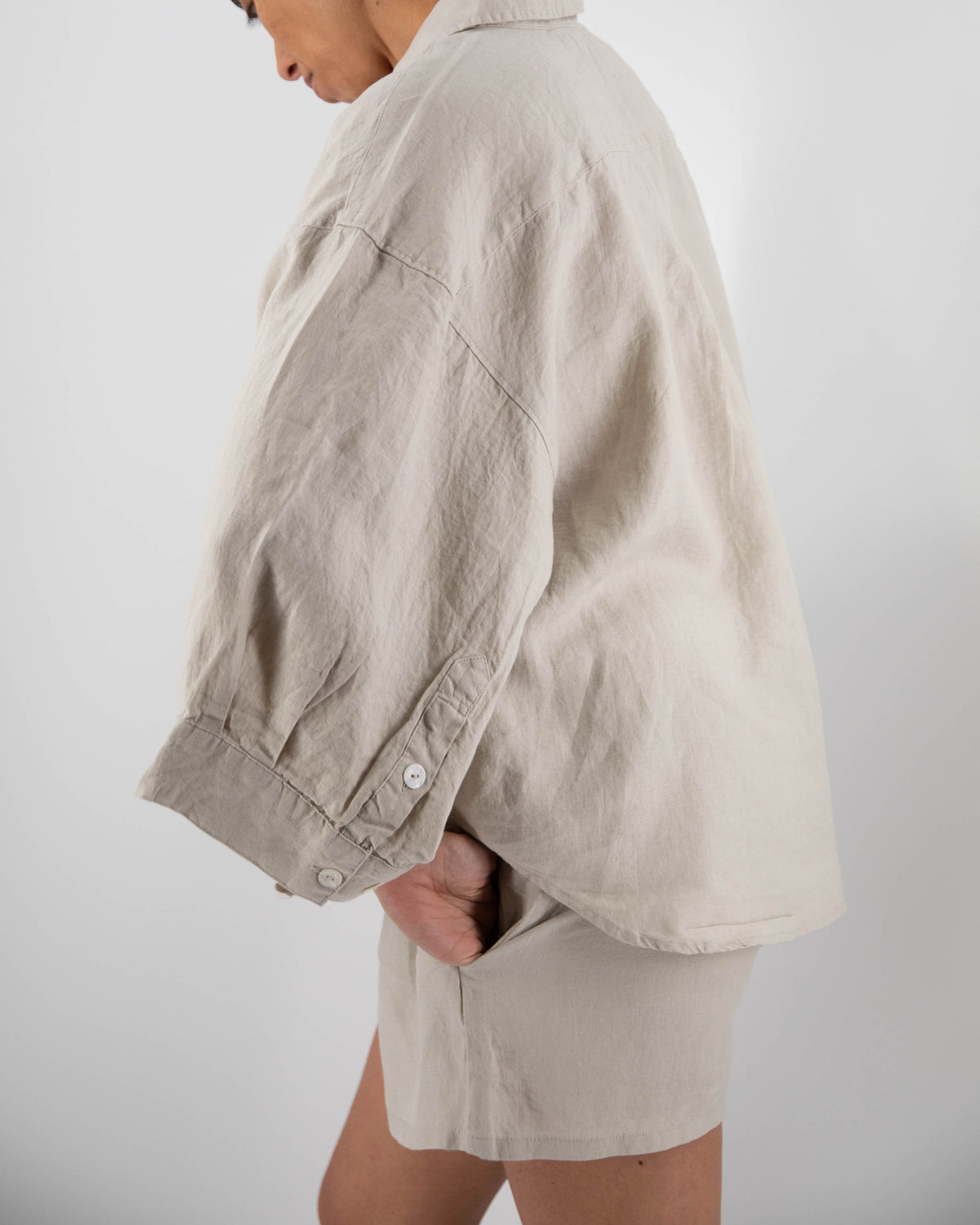 Agnes linen shirt dove gray with billowy sleeves close up with mother of pearl buttons