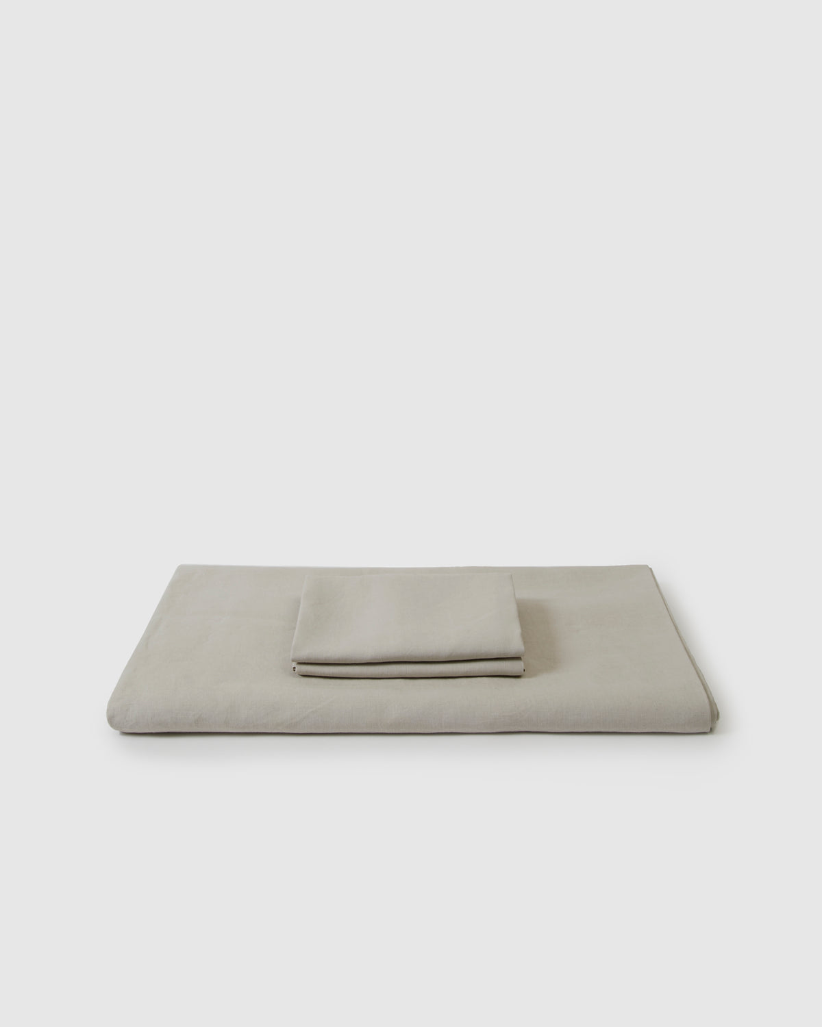 Linen duvet cover and pair of pillowcases in light dove gray