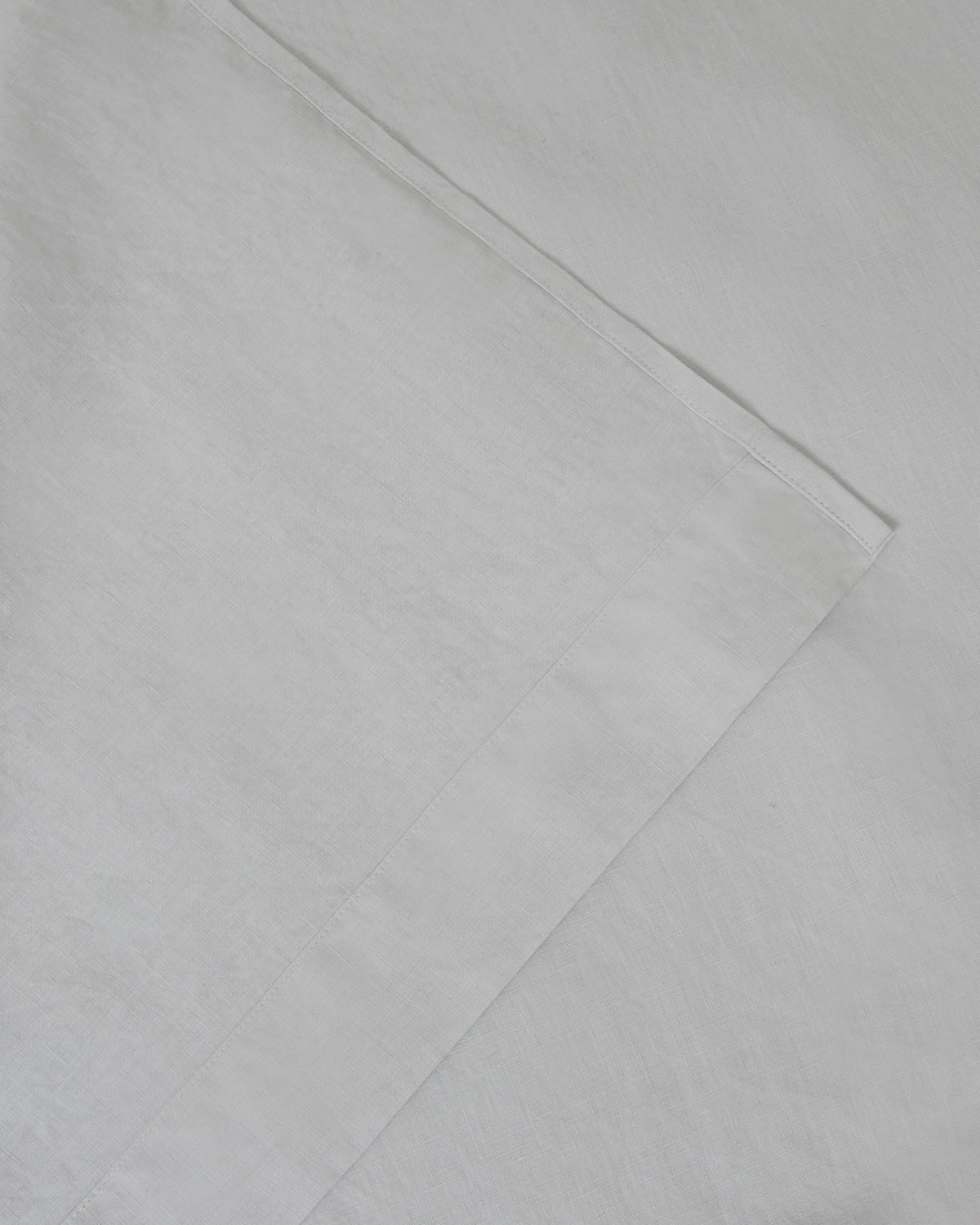 Linen sheets collection set in a light blue glacier color