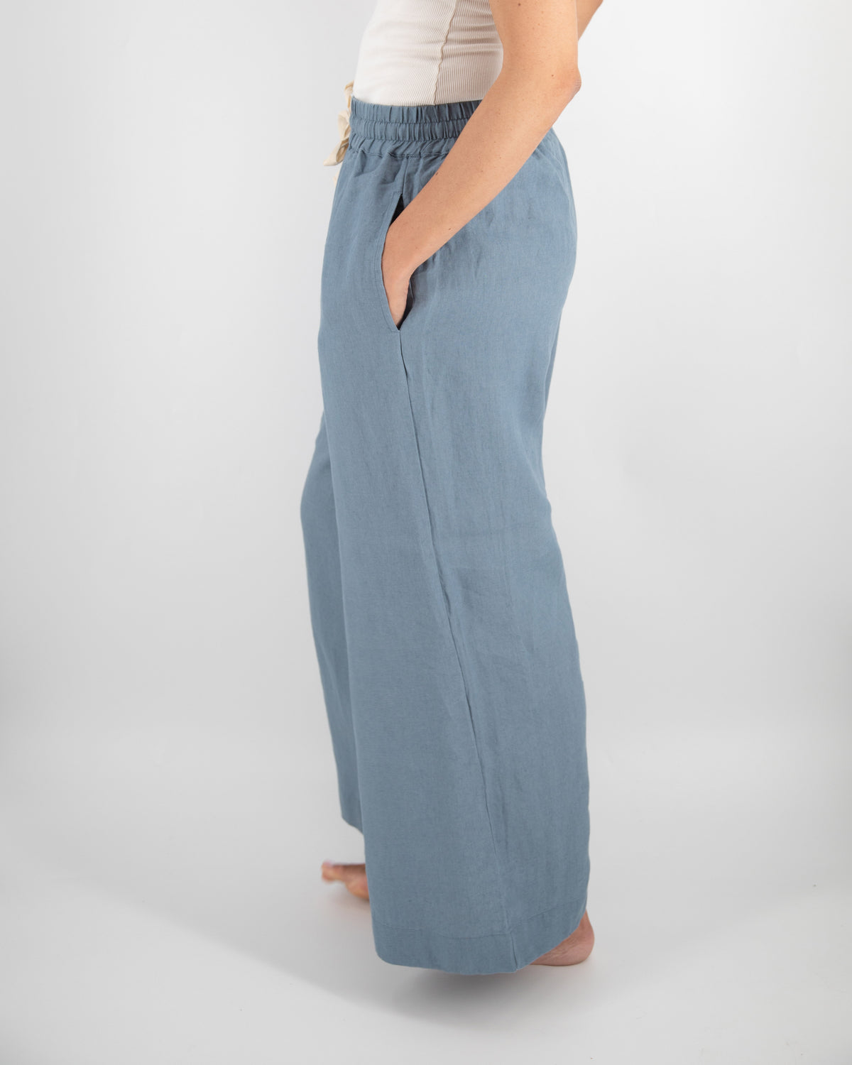 Ava linen pant in lagoon blue side shot
